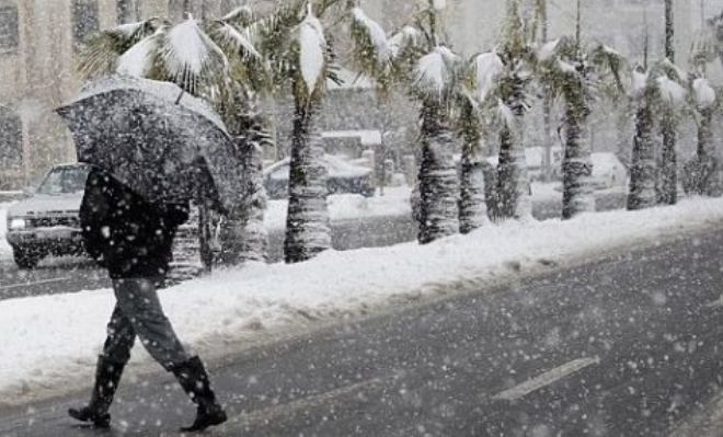 رياح عاتية وثلوج كثيفة وزخات رعدية