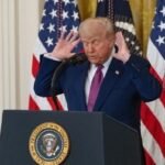 إغلاق مؤقت لميناء الدار البيضاء بعد سقوط حاويات في البحر وظهور بعضها بشاطئ عين الذياب