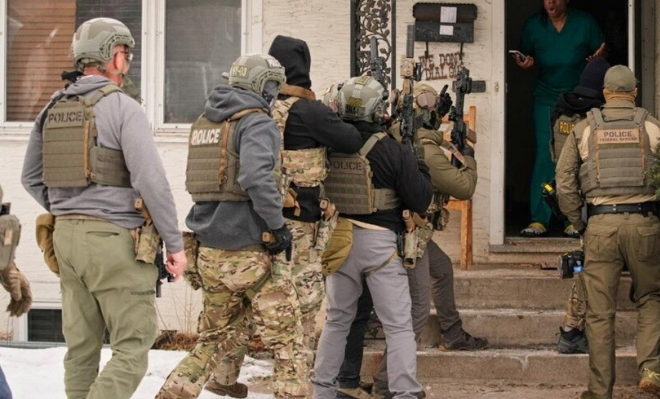 حوادث إطلاق النار على أيدي عملاء الهجرة الأمريكيين خلال إدارة ترامب: تصعيد مقلق ومواجهات مأساوية