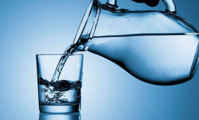 الماء البارد أم الساخن؟ أيهما الأفضل لصحة الجسم في هذا الوقت؟